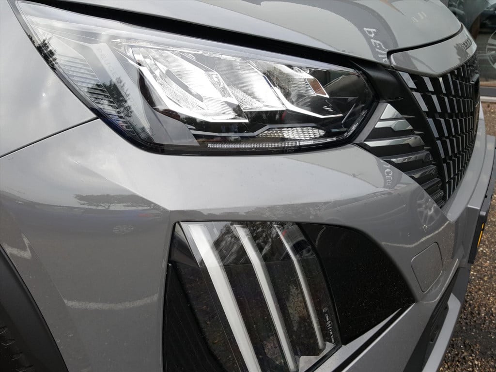 Peugeot 2008 1.2 puretech 100pk allure | navigatie | bluetooth | applecarpl
