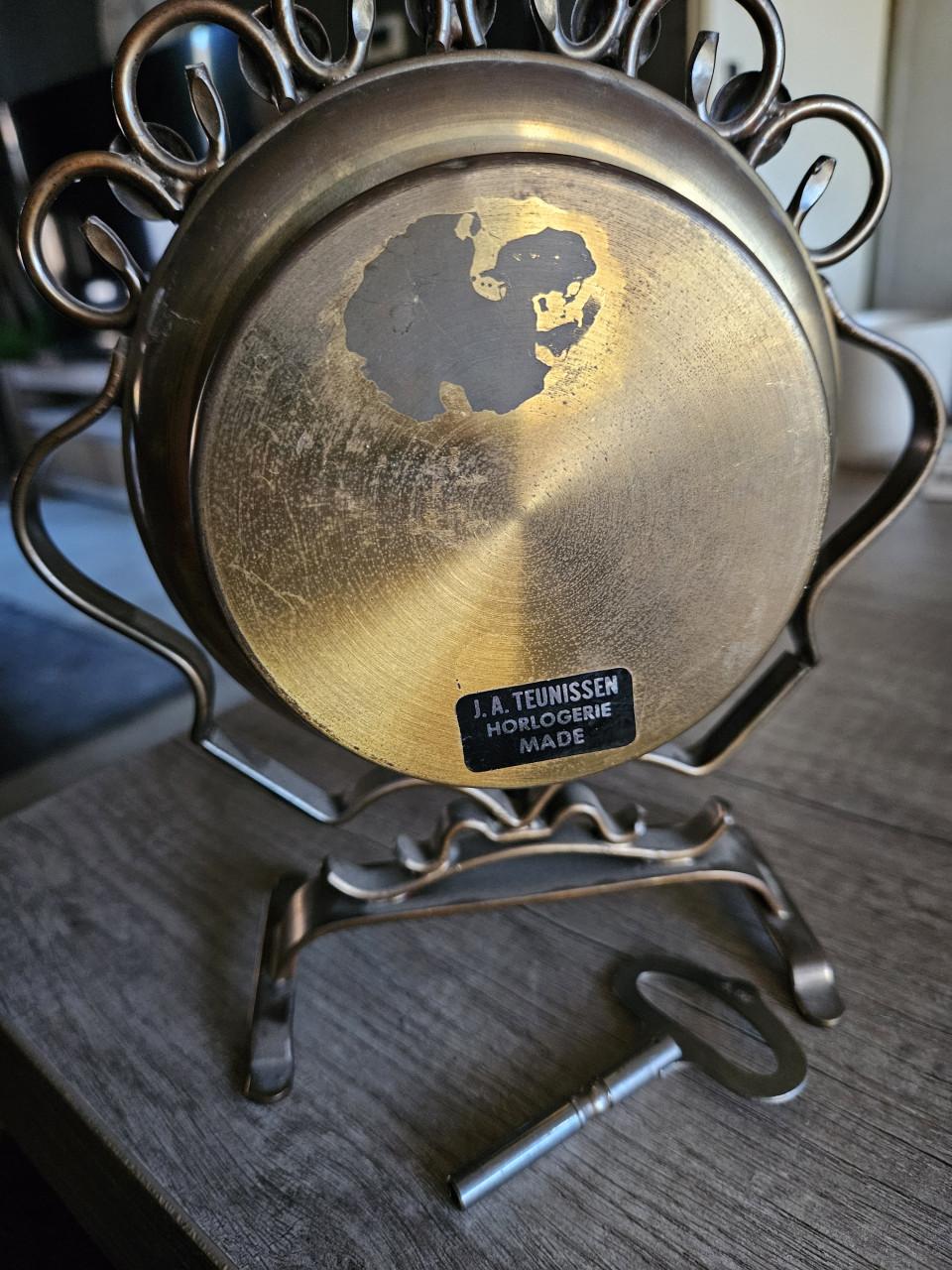 Mooie opwindbare tafelklok/pendule Orfac, jaren 50 messing