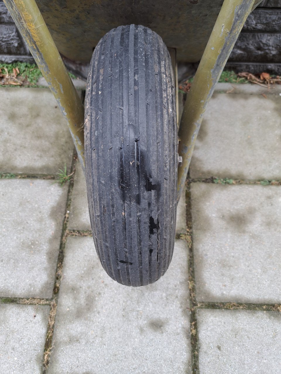 In goede staat zijnde kruiwagen.