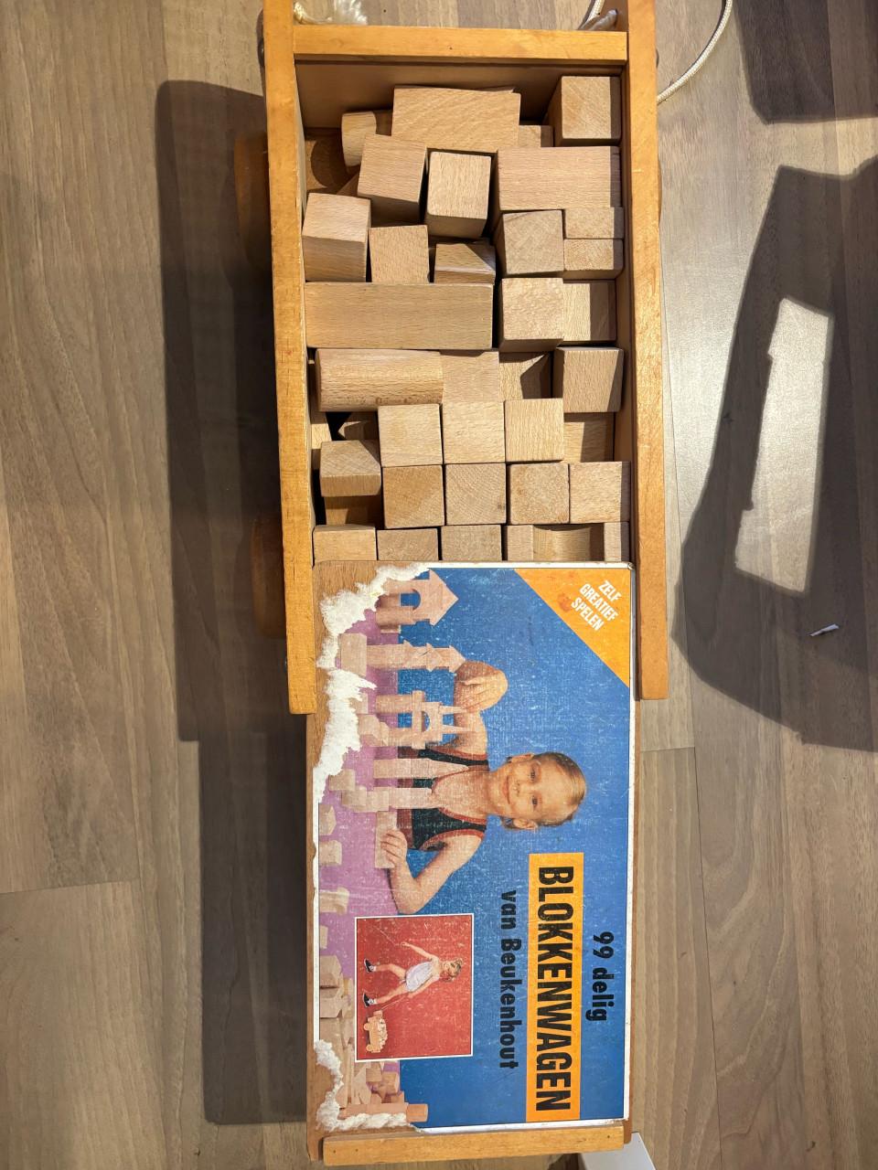 Blokkendoos op wielen