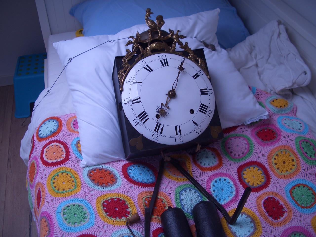 Antieke comtoise klok anno 1800 haan uitvoering