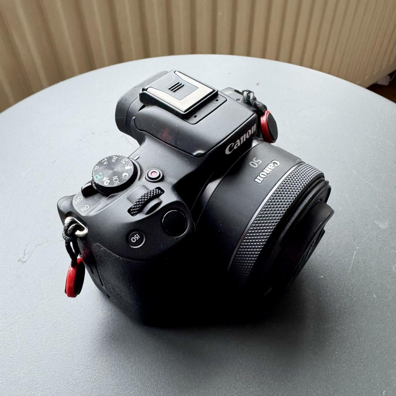 Canon EOS R50 + 2 lenzen + Peak Design camerariem