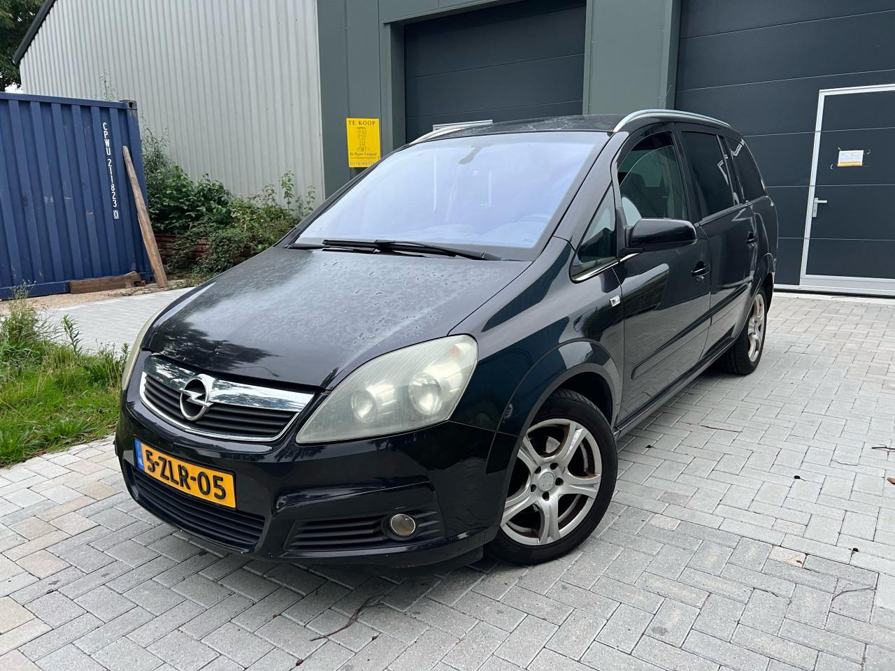 Opel Zafira 1.8 Essentia 7 zitter Jaar apk