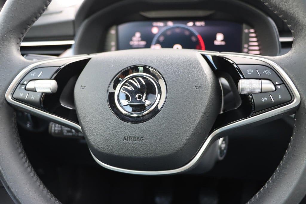 Skoda Scala 1.0 tsi business edition - travel assist