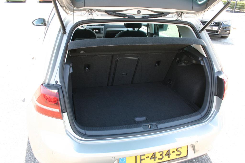 Volkswagen Golf 1.0 tsi business edition connected / navi / camera / led