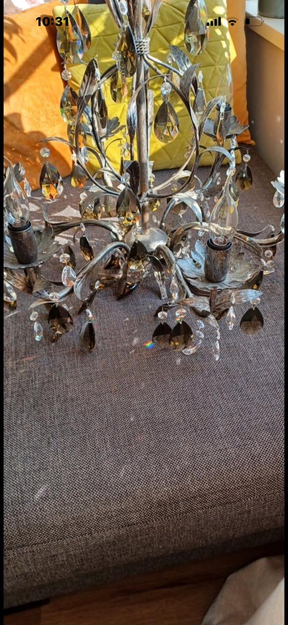 Grote 6 arms kroonluchter 75,- en kleine kroonluchter 15,-€