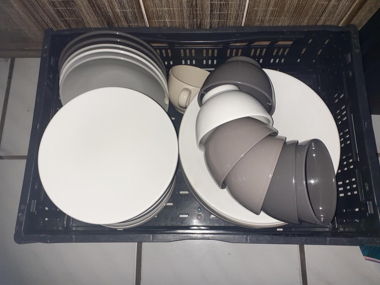 4 x Ontbijt Servies grijs & wit IKEA & BLOKKER.... 50 stuks..!!
