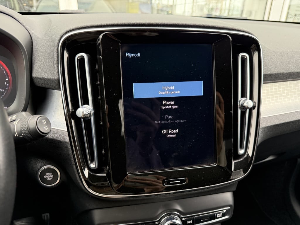 Volvo XC40 t5 262pk recharge business pro| navi| keyless| led| getint glas|