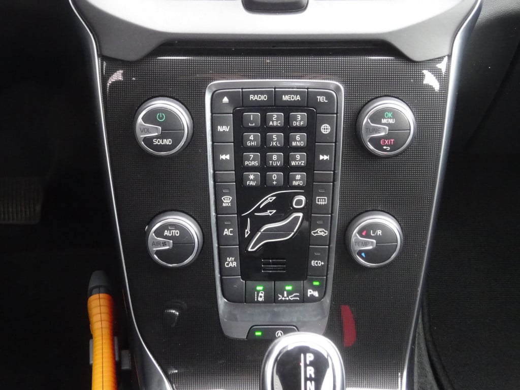 Volvo V40 cross country 2.0 d2 kinetic automaat 1e eigenaar / automaat / cl