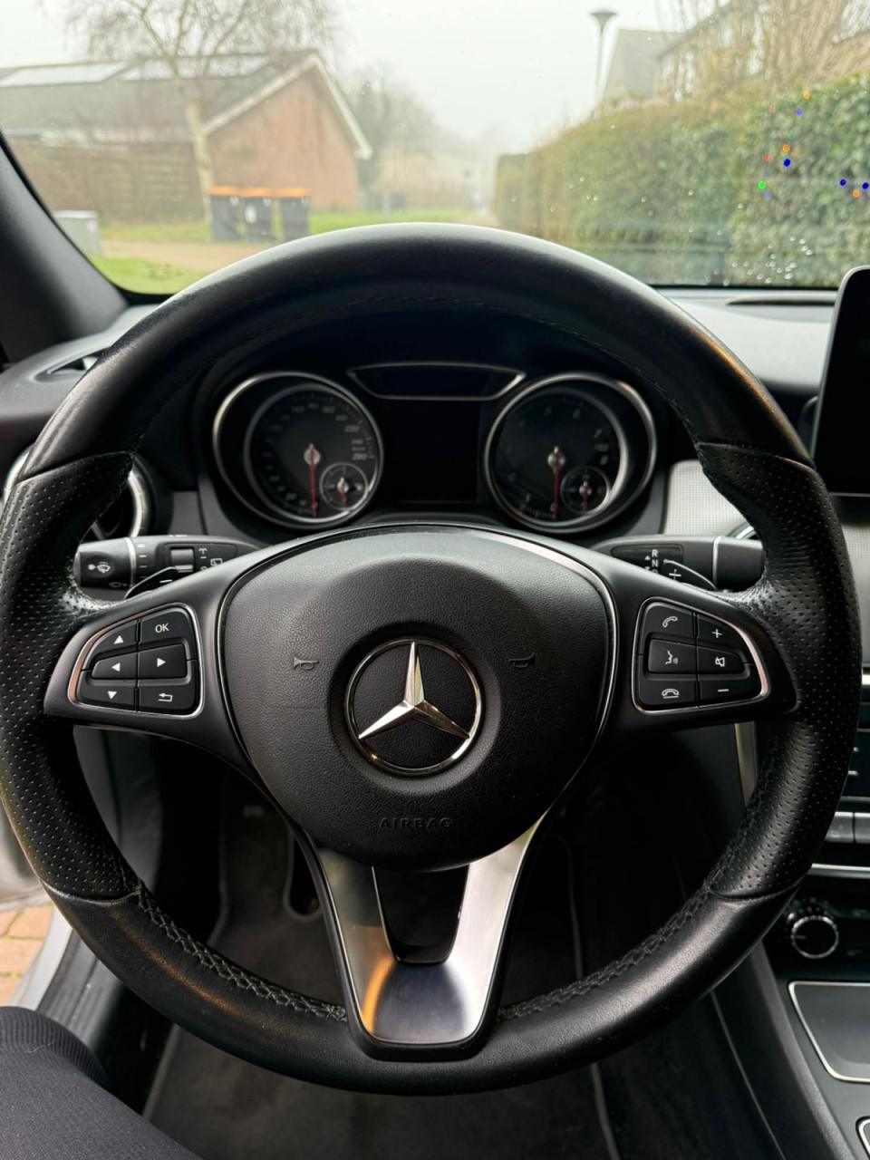 Mercedes-Benz CLA 180 Automaat Shooting Brake - 180 Business Solution AMG