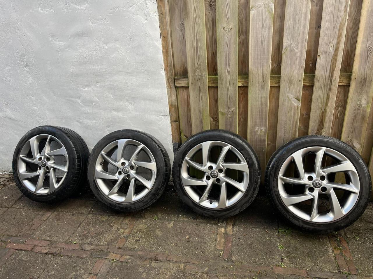 Zomerbandenset incl. Opel lichtmetalen velgen (4-gaats)