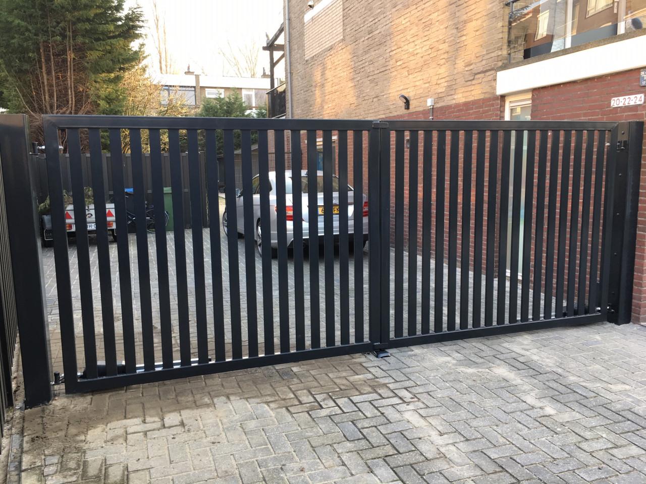 NIEUW: Direct uit voorraad leverbaar Lamellen poort 360 cm breed.