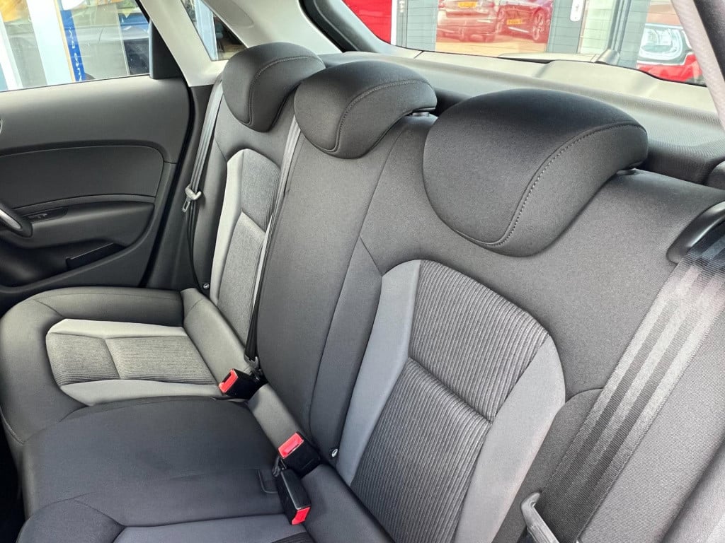 Audi A1 Sportback 1.0 tfsi adrenalin, s-line, navi enz...