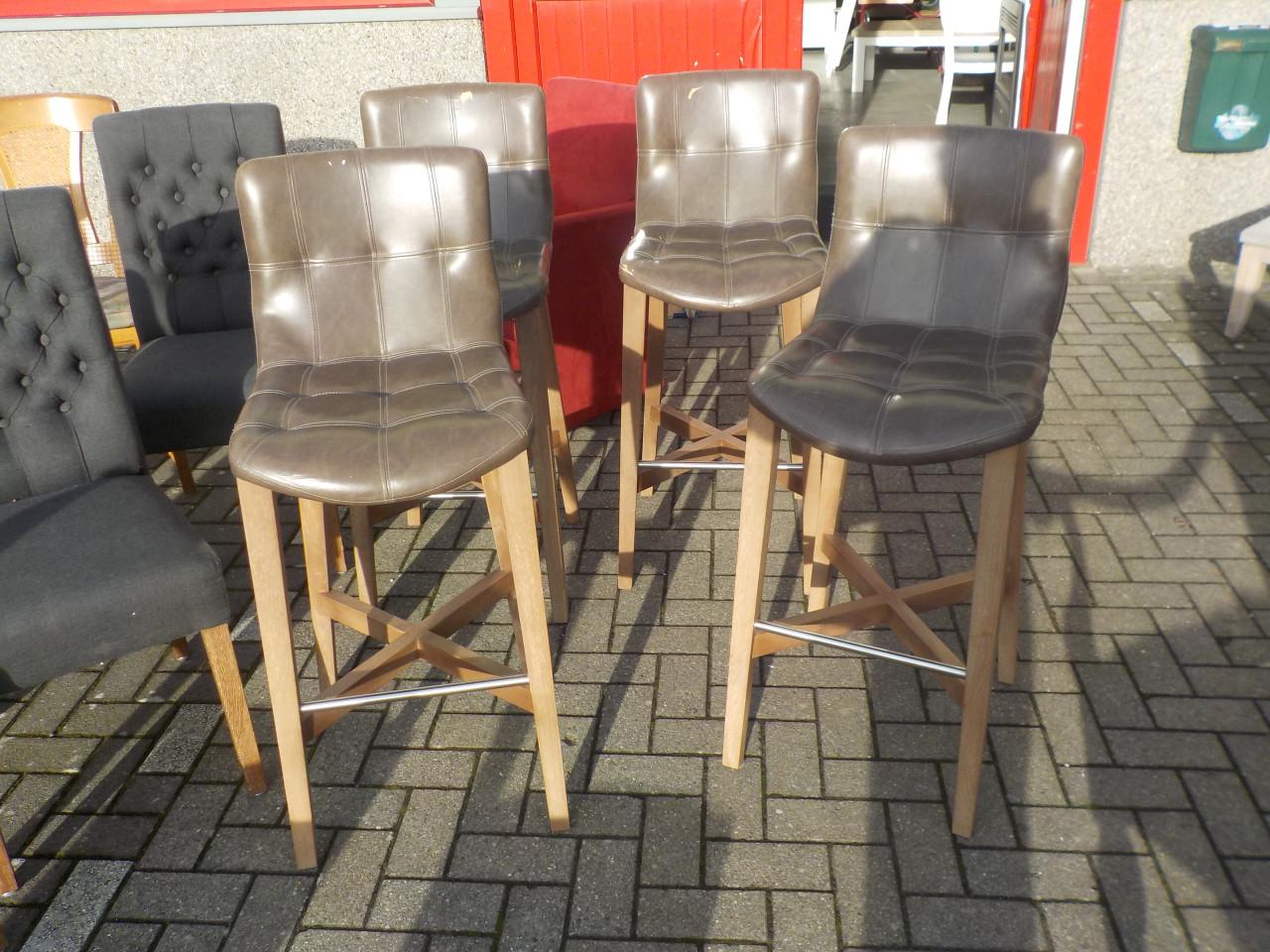 4 stevige barkrukken setprijs opruimprijs 65 euro