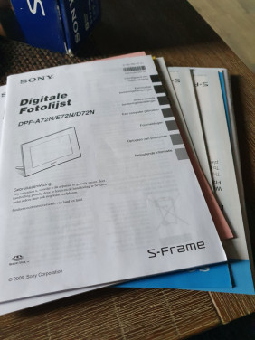 Zgan complete Sony DPF-D72W 7 inch digitale fotolijst in doos....