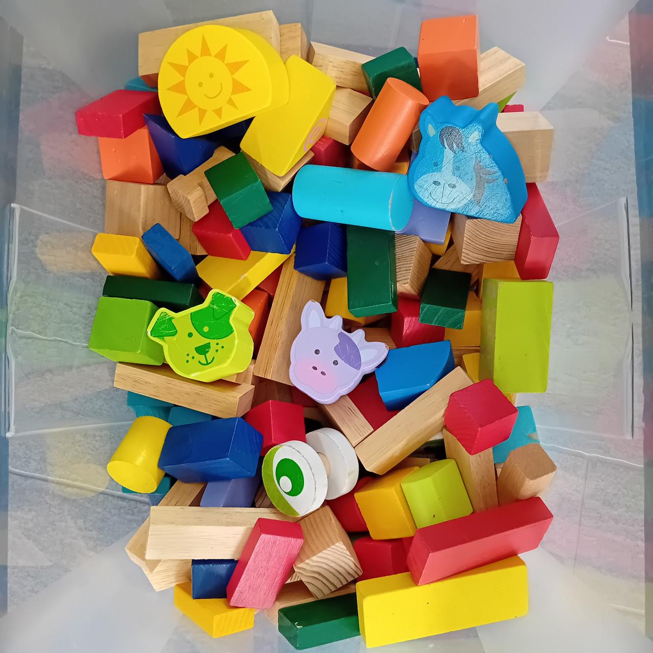 Opbergbox met houten blokken