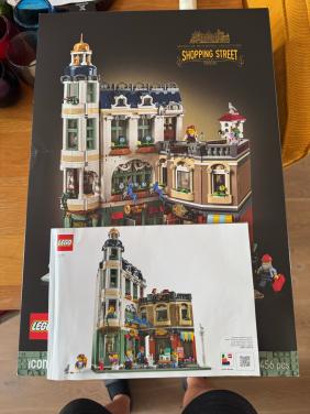 Lego shopping street