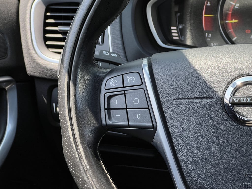 Volvo V40 t3 153pk nordic+sport| standkachel| trekhaak| navi| r-design