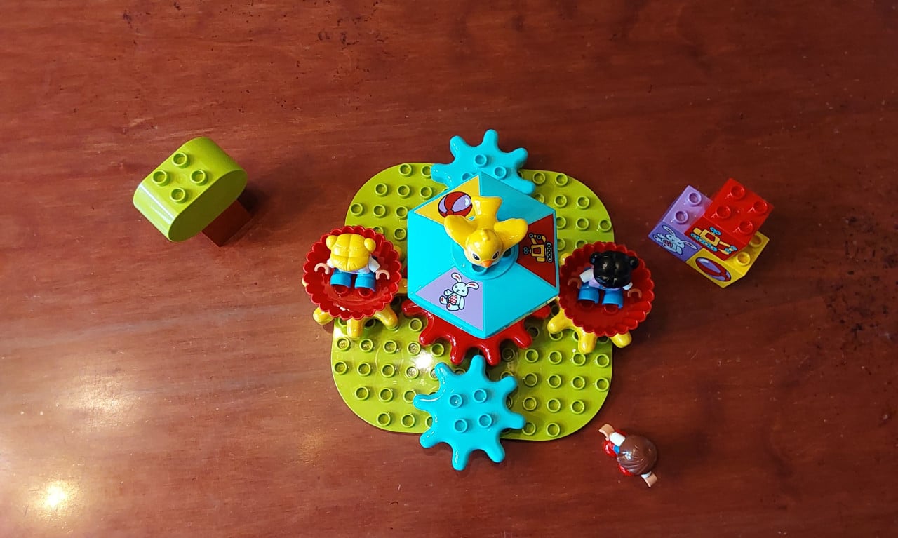 2 Sets van Lego Duplo met plaat+opbergdoos + extra