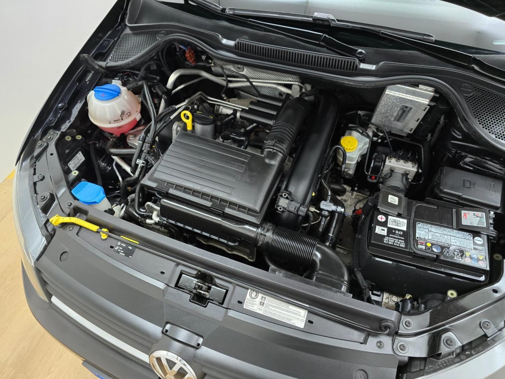 Volkswagen Polo occasion 1.2 tsi highline automaat in black edition | sport