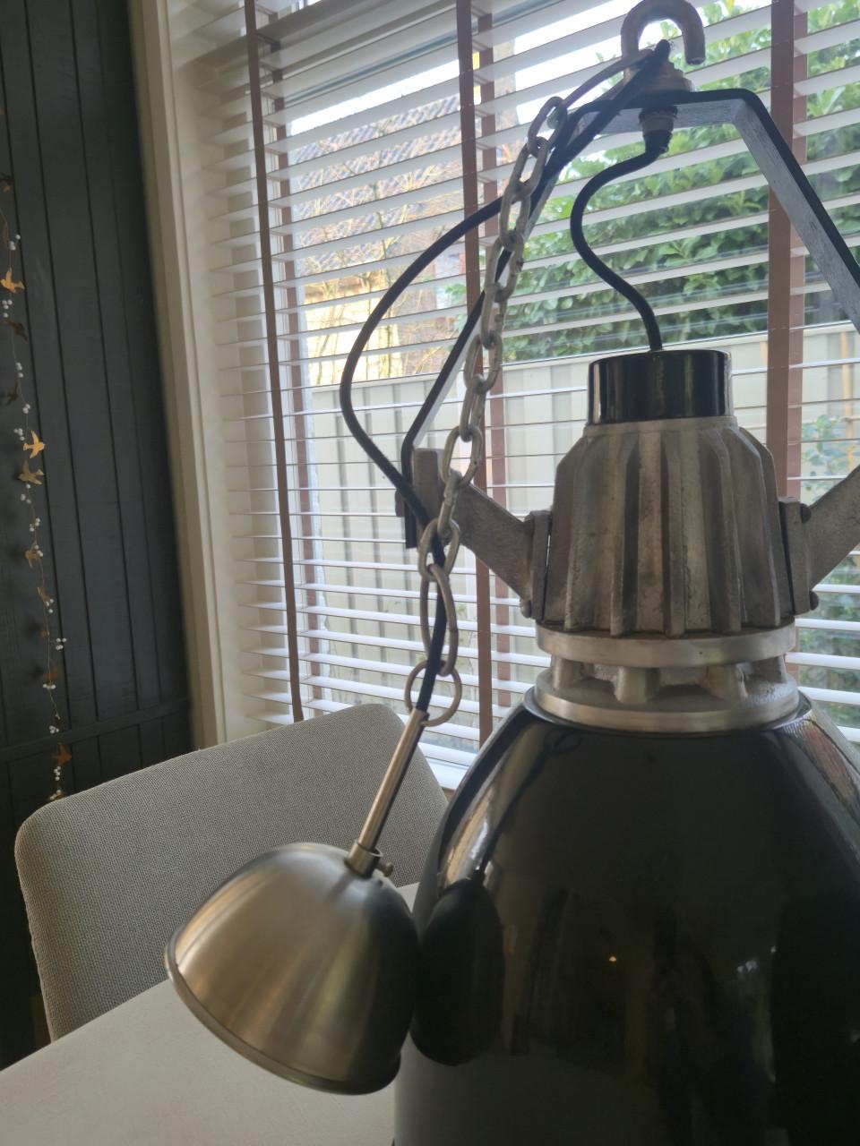 2 Industriële lampen