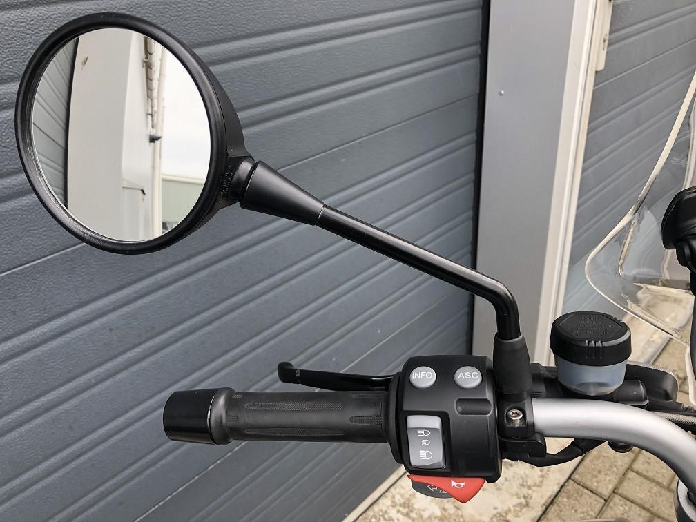 Mooie BMW R1200R uit 2007 met ABS, kofferset, valbeugel etc, rijklaar €4250