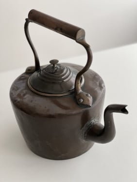 Antieke koperen waterketel