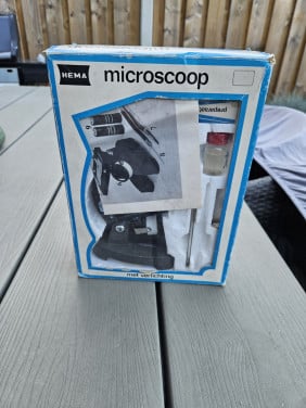 Mooi klein vintage metalen Microscoop leuk Hema model...