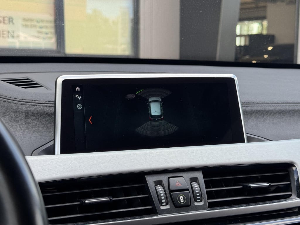 BMW X1 sdrive18i high executive m sport | trekhaak afneembaar | sportstoele