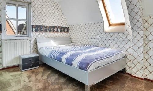 Bed 140 x 210 + nachtkastje + kast