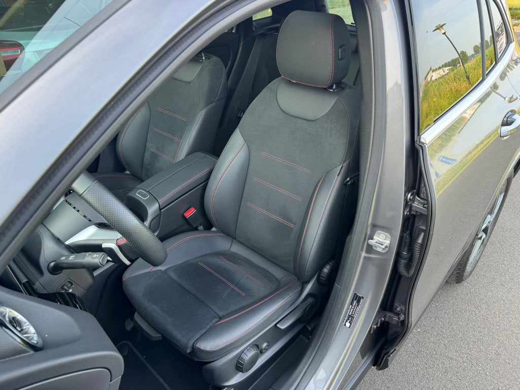 Mercedes-Benz Gla-klasse 250 e amg line automaat / panoramaschuifdak / face