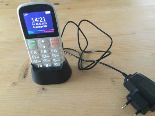 Seniorentelefoon met sim dus ook mobiel te gebruiken
