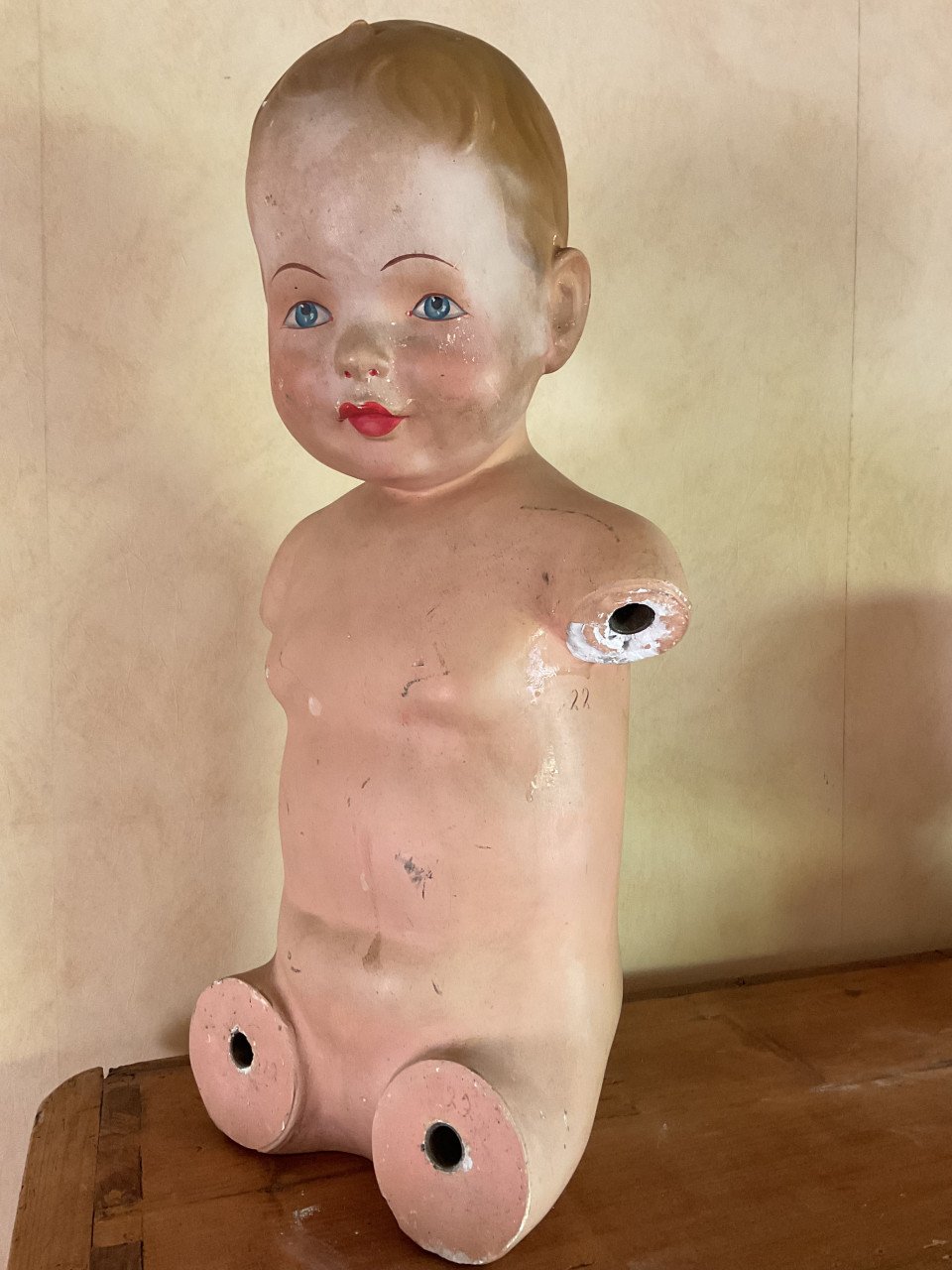 Antieke gipsen etalagepop
