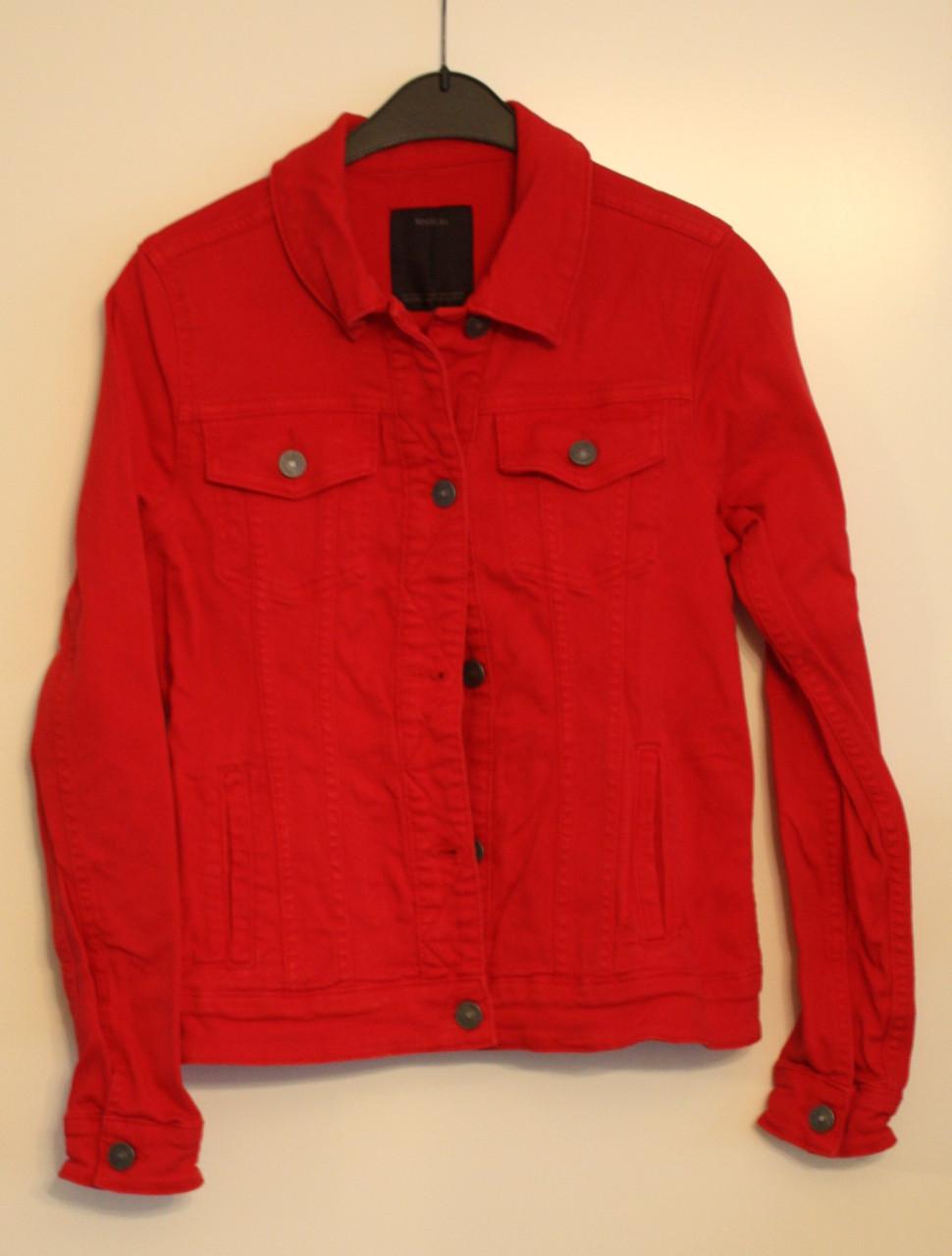 Rode spijkerjasje maat 38