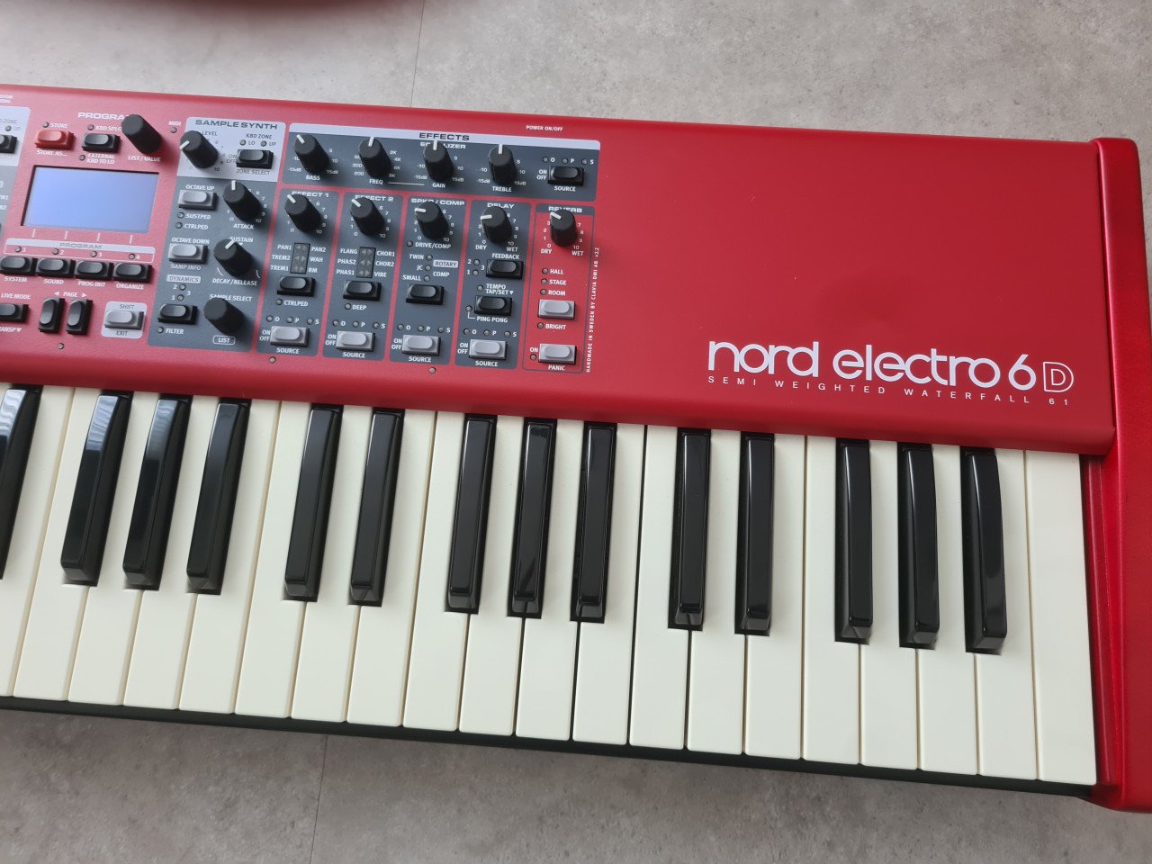 Nord Electro 6d 61 toetsen