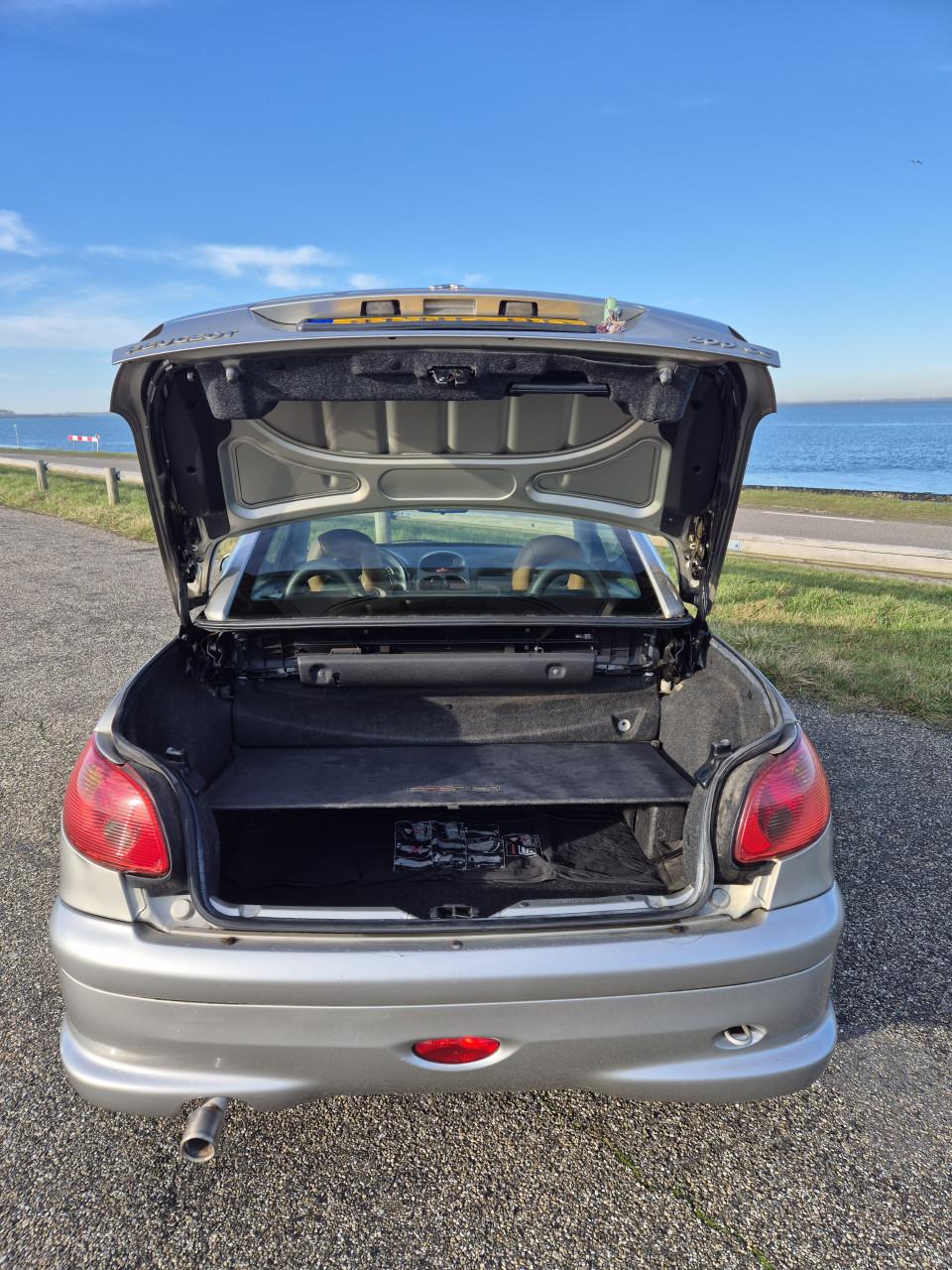 Peugeot 206 CC 1.6-16V Cabrio