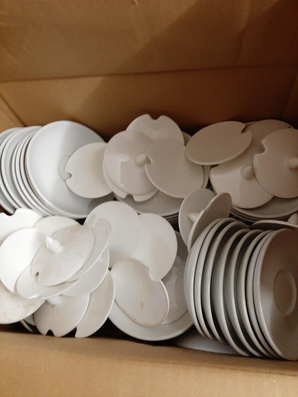 Soepkommen, dessert schaaltjes,  en schoteltjes