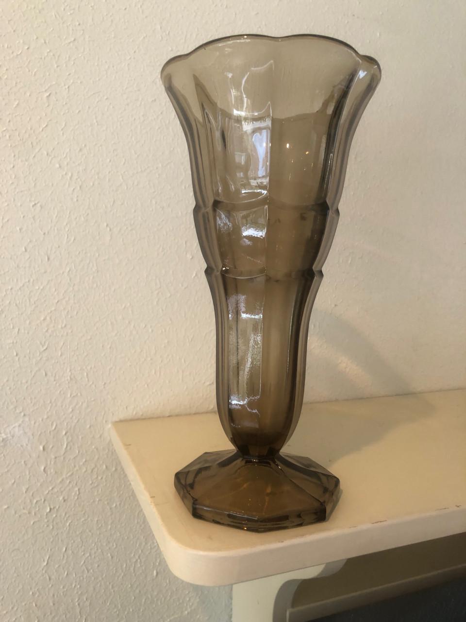 Mooie vintage glazen vaas in goede staat.