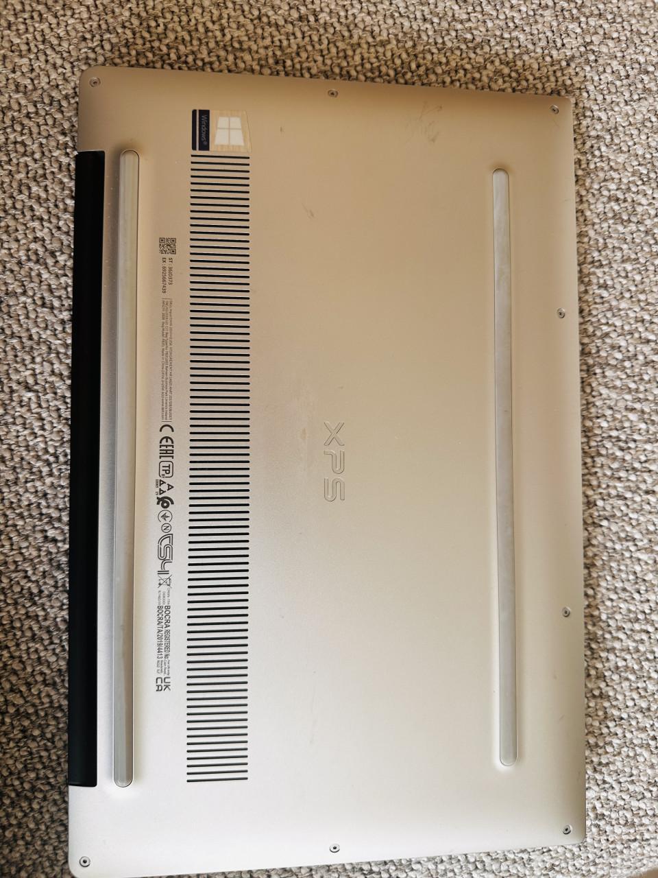 Laptop Dell xps i7 512 GB  16GB RAM Linux mint.