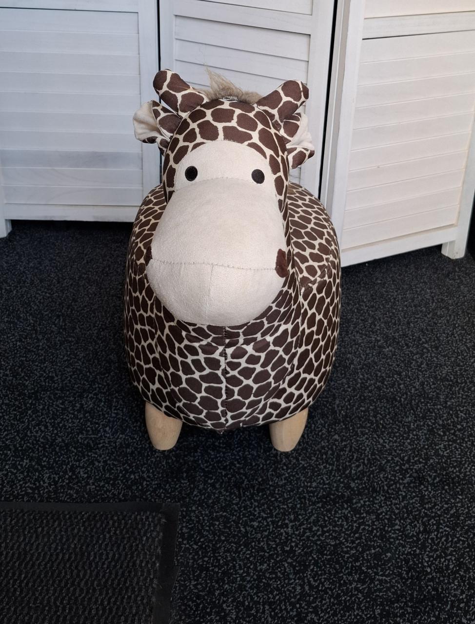 Leuke poef giraffe