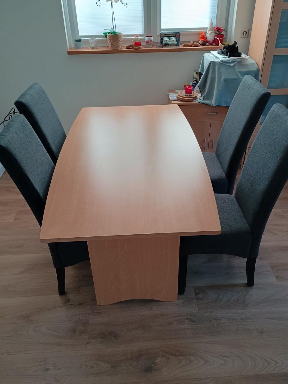 Eetkamertafel met 4 stoelen