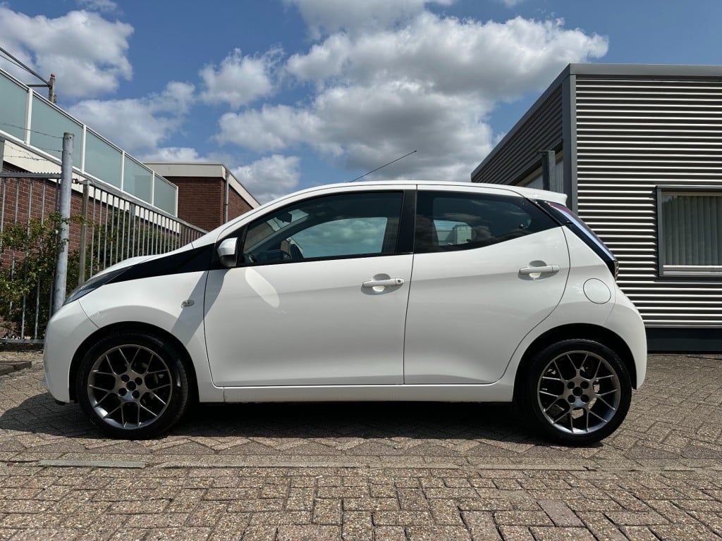 Toyota Aygo 1.0 vvt-i x-play camera lm velgen 2e eigenaar