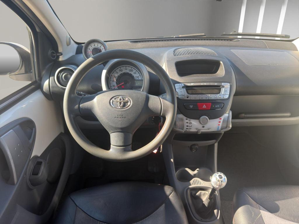 Toyota Aygo 1.0-12v xcite white airco 5 deurs leder