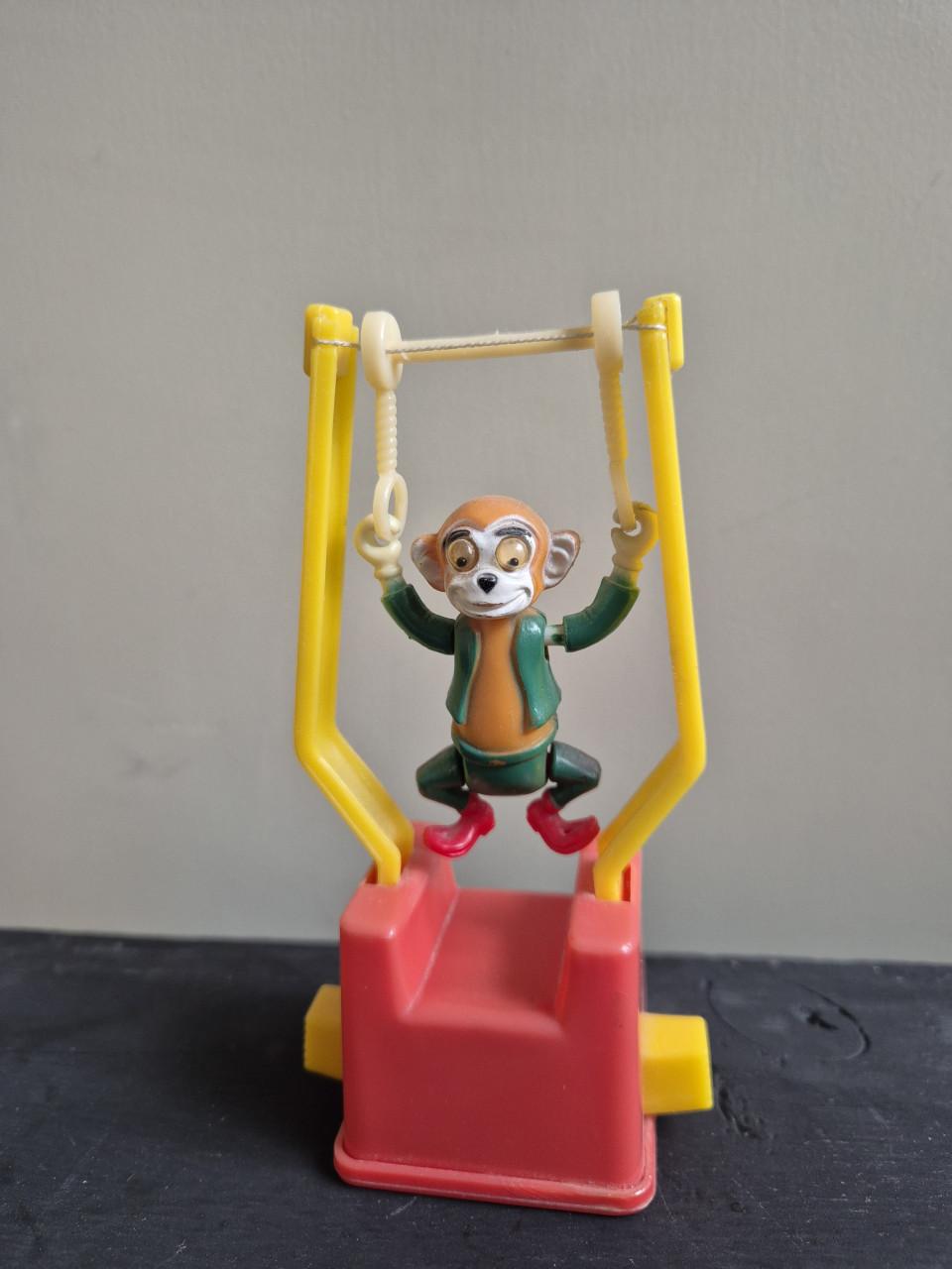 Vintage acrobatisch trapeze speelgoed  Push puppet uit jaren 70