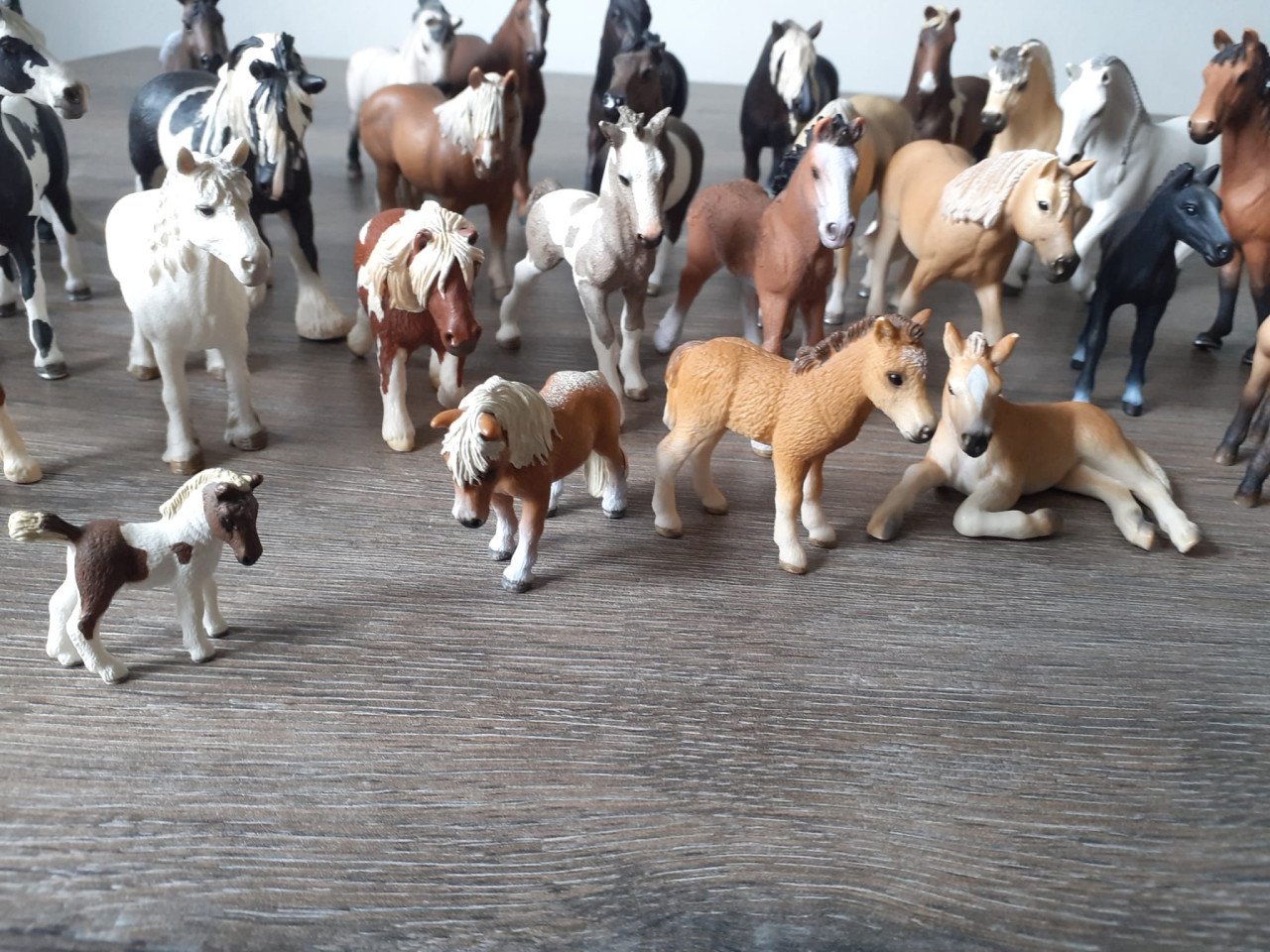 32 Schleich paarden