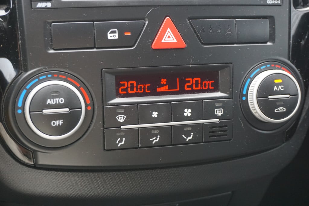 Kia Pro Cee D 1.6 cvvt seven sport airco / navi / cruise / camera / elektr.