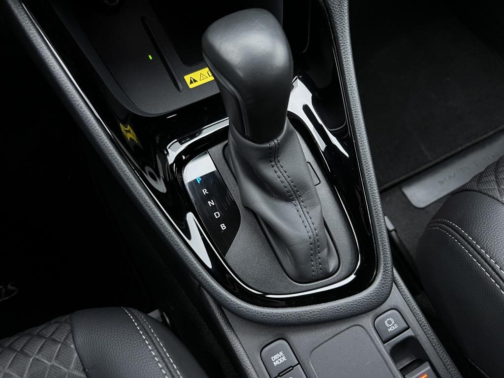 Toyota Yaris 1.5 hyb. 130 executive | trekhaak | jbl audio | half leder