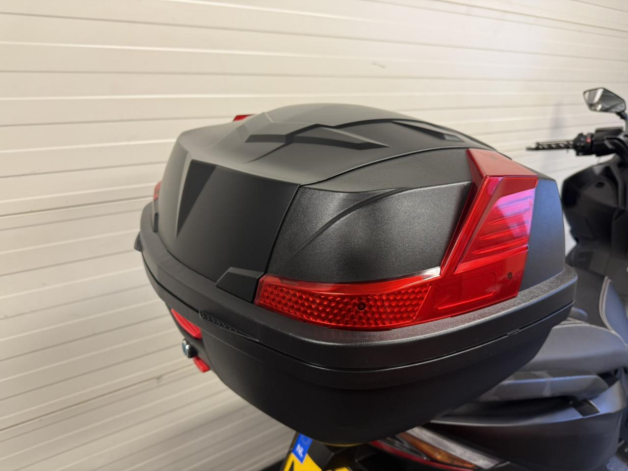 Jonge Mash Belena 300 motorscooter slechts 2100km oud!