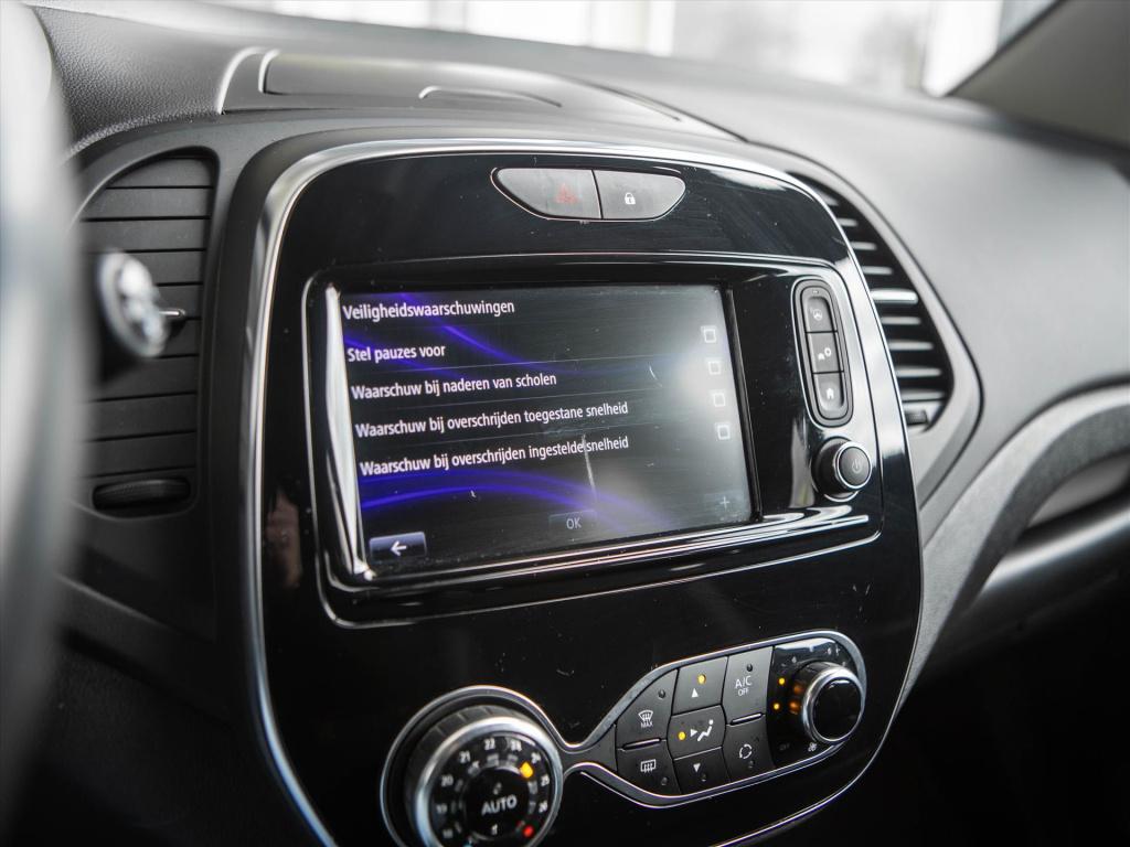 Renault Captur tce 90pk intens | trekhaak | navigatie | park. sensoren | cr