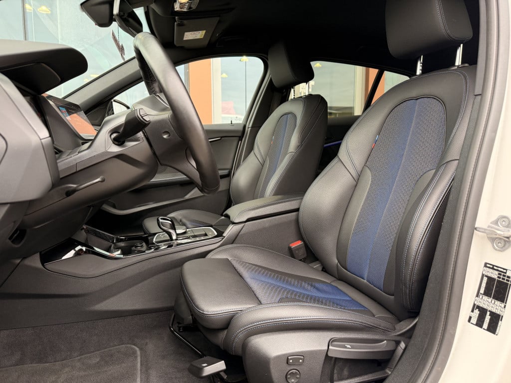 BMW 1 Serie 118i executive m-sport | stoelverwarming | led | stuurverwarmin